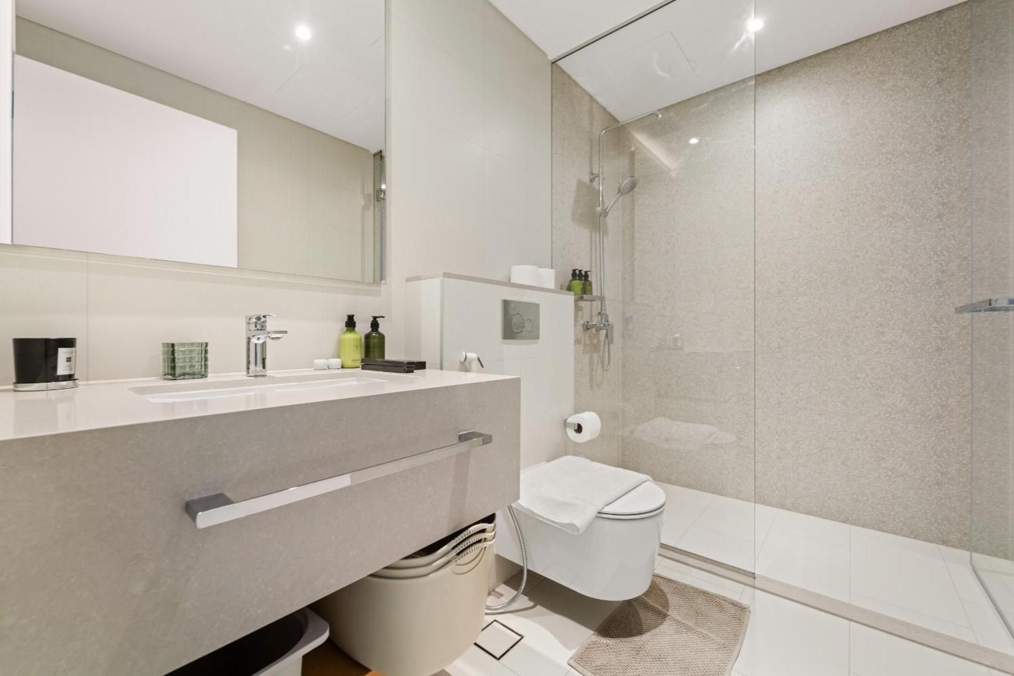 Vayk - Elegant 1br With Access * Dubai